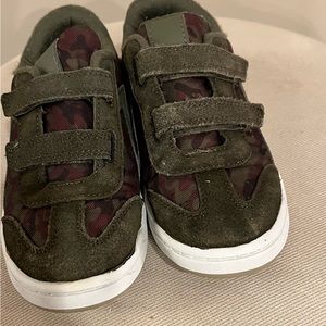 Cat and Jack camo Velcro sneaker